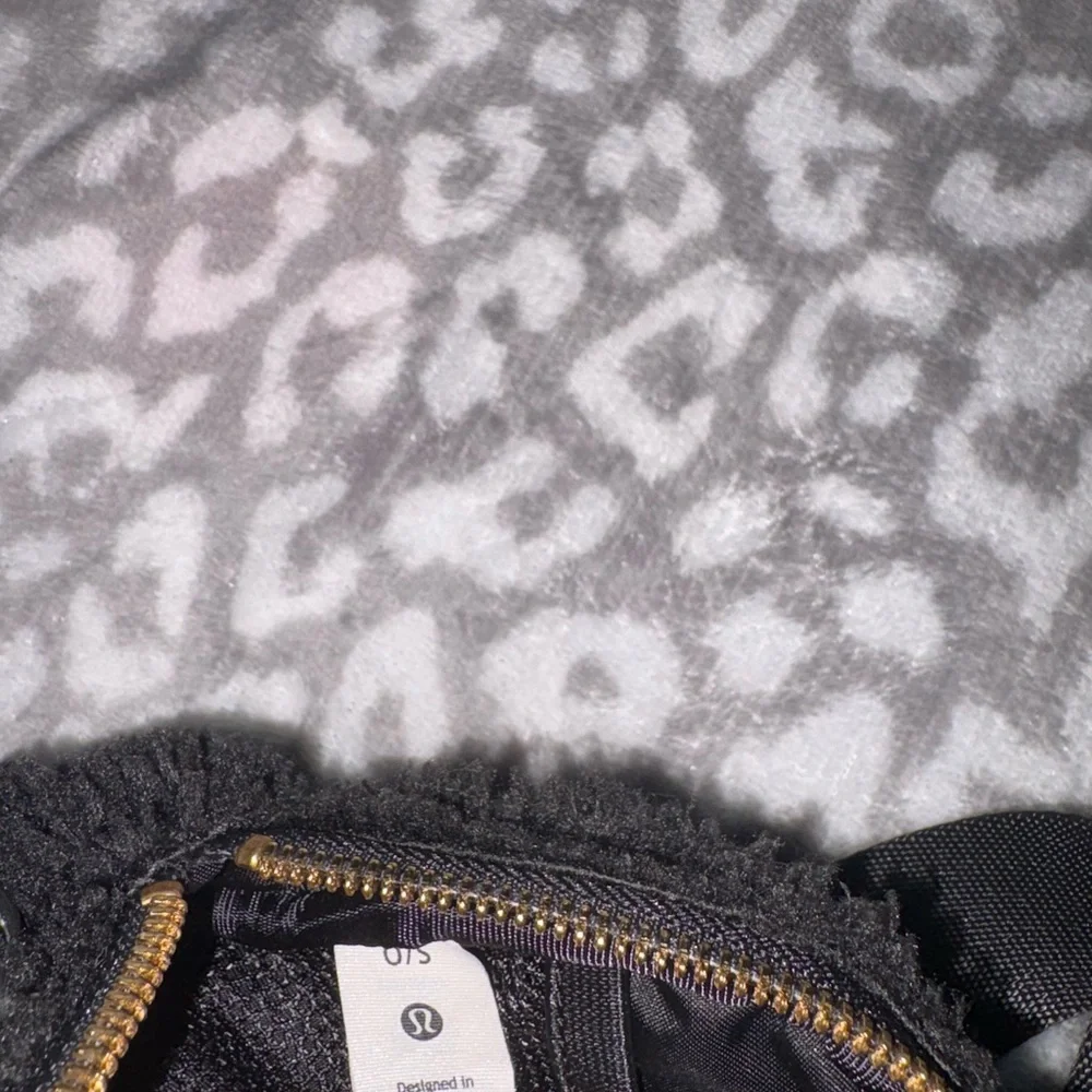 Lululemon Black Sherpa Belt Bag NWOT